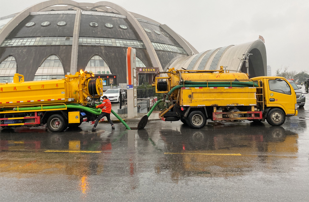 五四村商场管道清淤